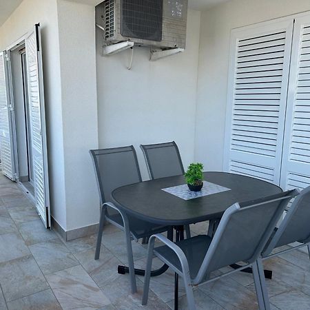Apartmani Lovrencic Vrsi Eksteriør billede