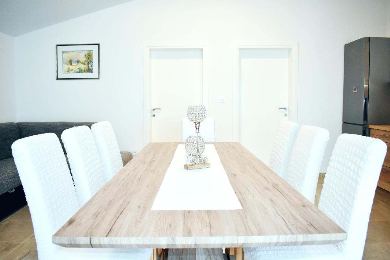 Apartmani Lovrencic Vrsi Eksteriør billede